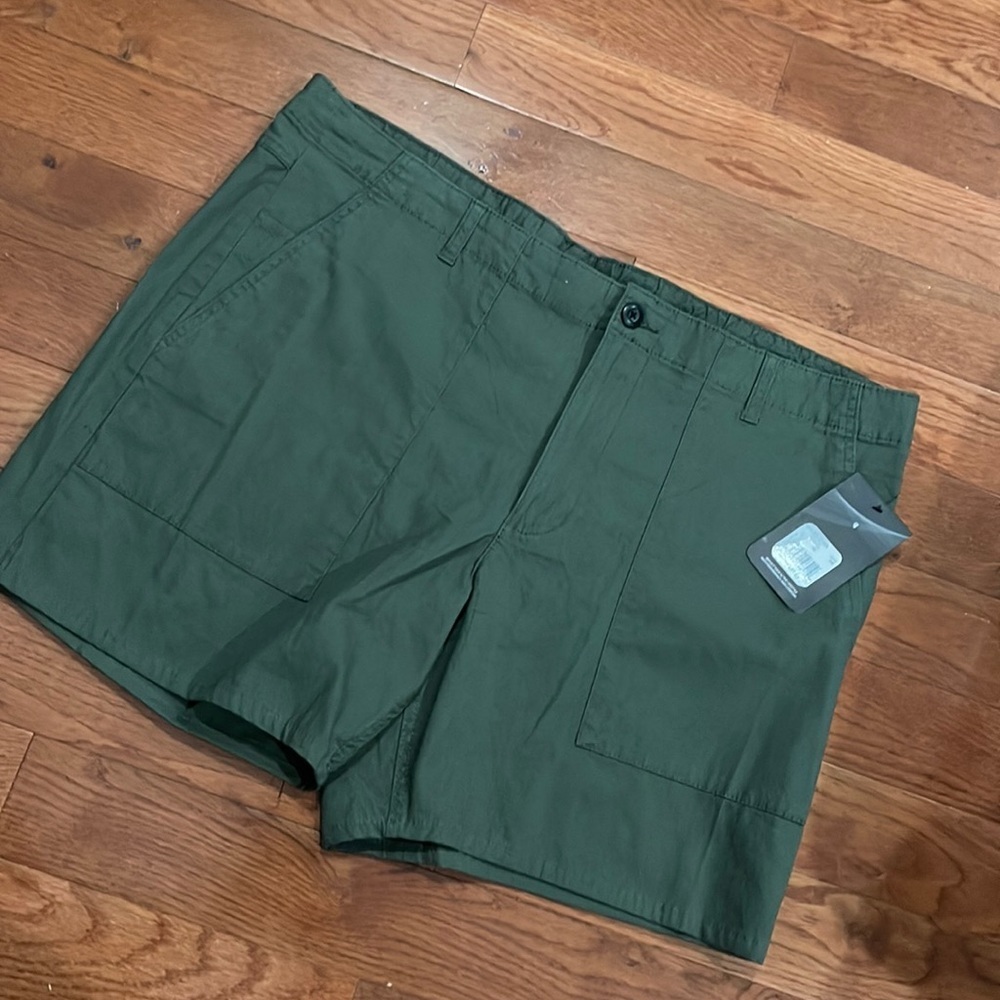 NWT Swiss Alps army green shirts 42
